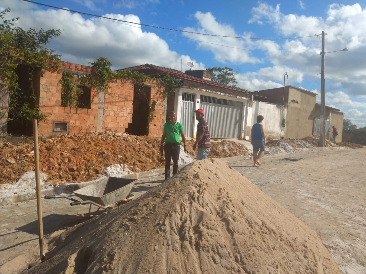 Camacã: Rua Ibicaraí no Bairro Nova Ipanema recebe calçamento

